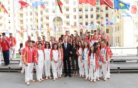 Azerbaijani President meets athletes who will represent Azerbaijan at first European Games - PHOTOS